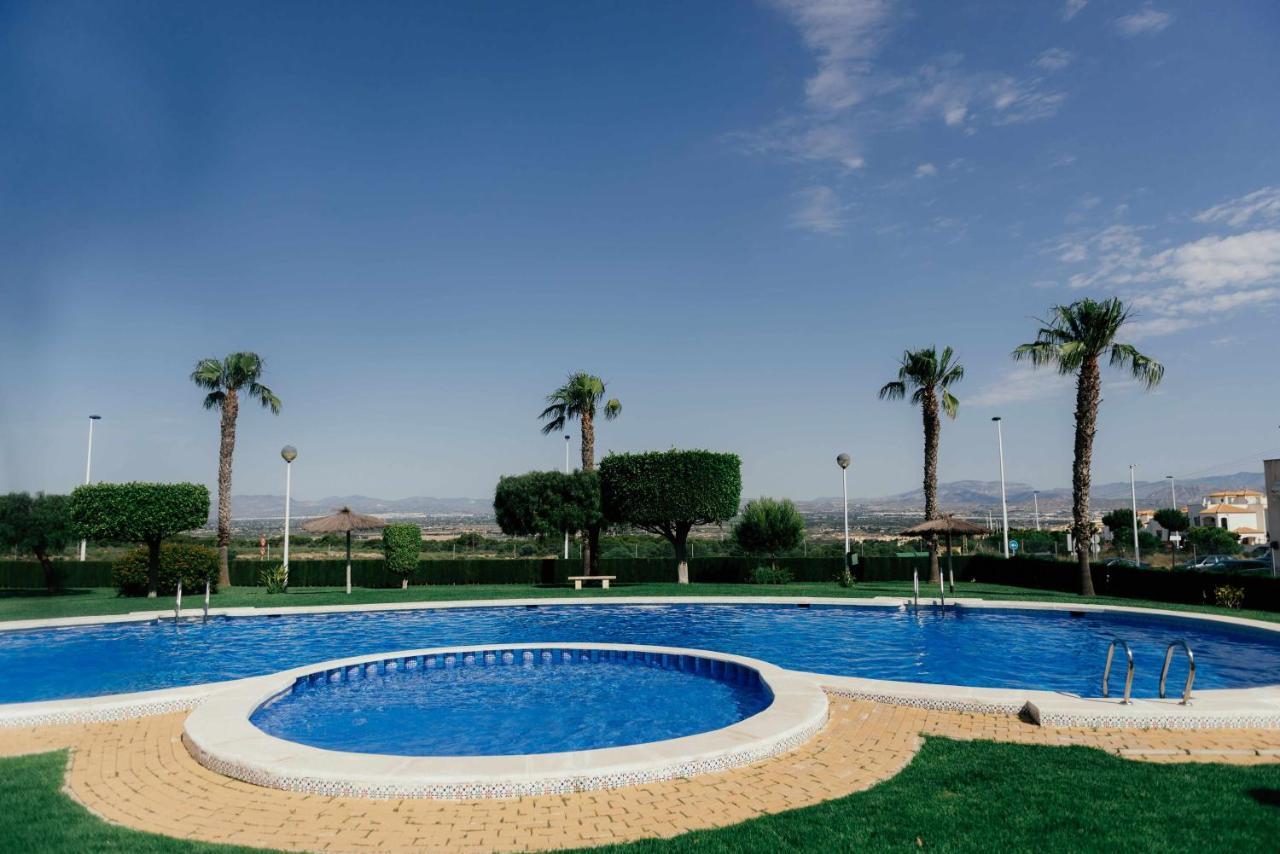Stunning 2 Bedroom Apartment With Pool View アリカンテ エクステリア 写真