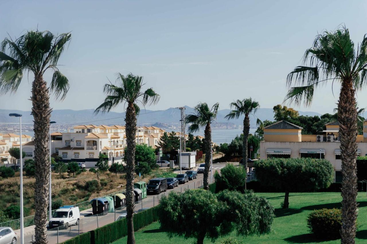 Stunning 2 Bedroom Apartment With Pool View アリカンテ エクステリア 写真